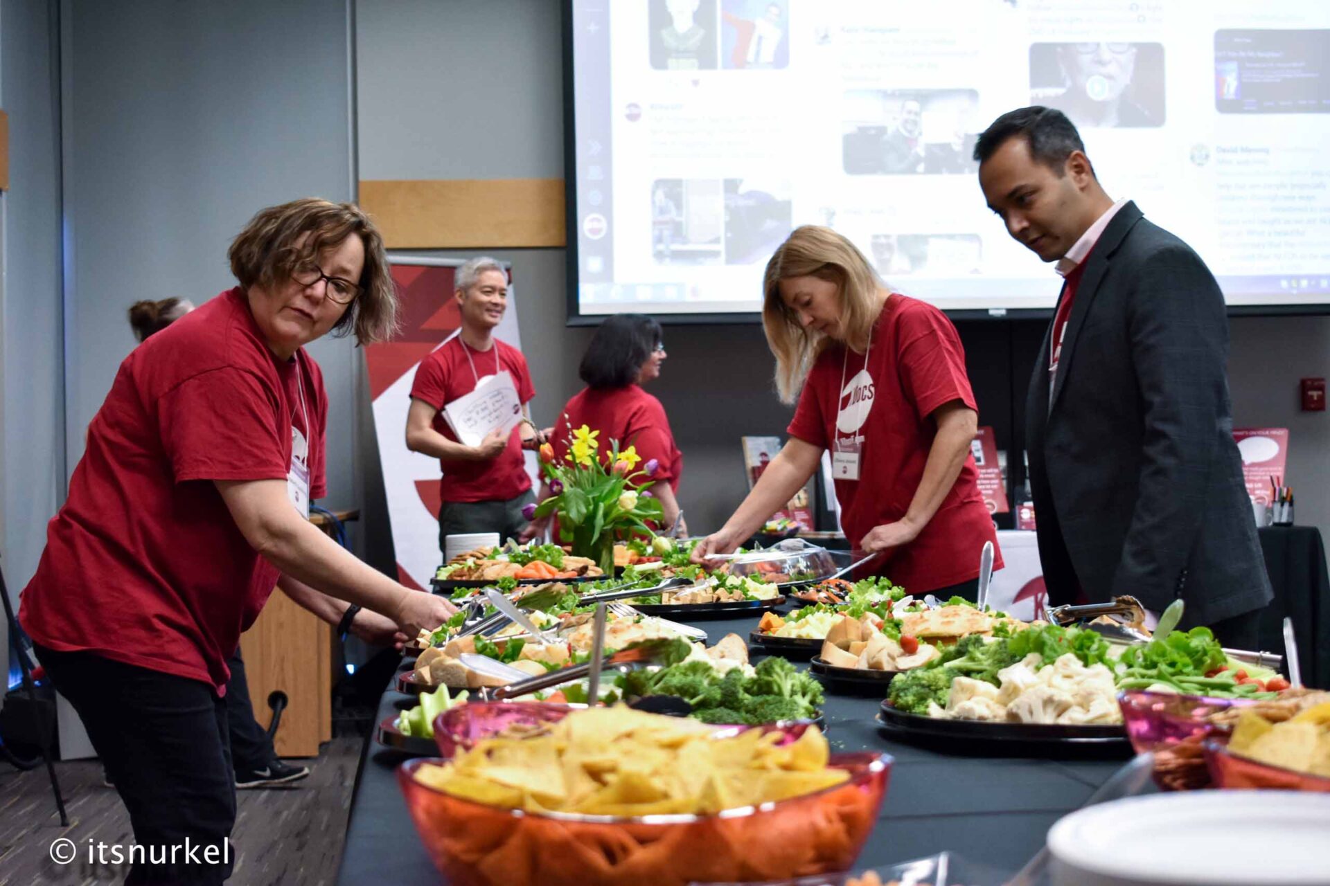 KDocsFF Catering Food People Eating